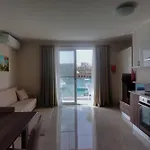 Marbella Holiday Apartments - Seafront - Wifi